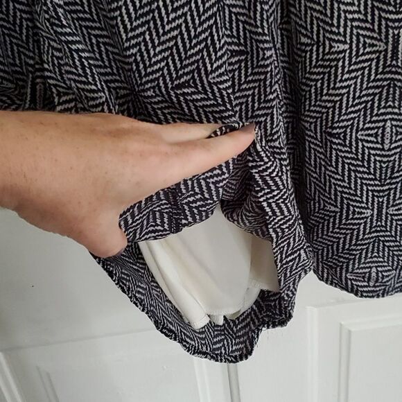 TOBI Black & White Romper - Picture 2 of 7